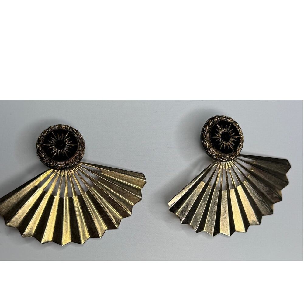 Vintage Gold Tone Fan Clip On Earrings With Black Accent.